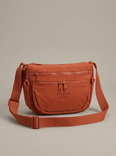 Sac bandoulière multi-poches demi-lune